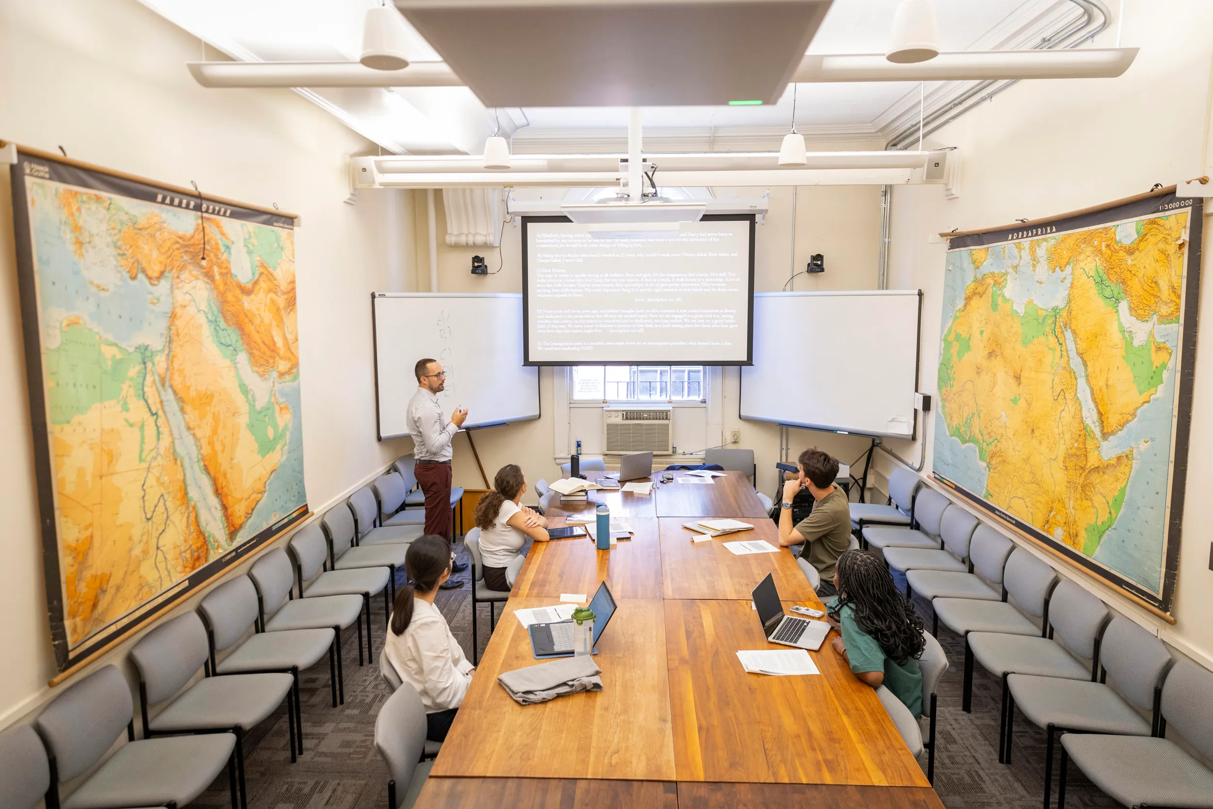 Andrew Danielson, assistant professor in Near Eastern Languages and Civilizations, (standing) teaches “First Civilizations: History and Archaeology of the Ancient Near East. Niles Singer/Harvard Staff Photographer