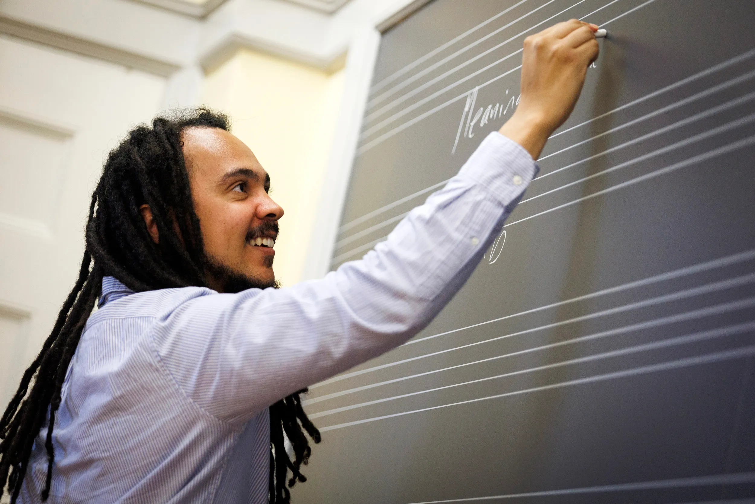 Jessie Cox teaches “Music to Re-imagine the World: From Afrofuturism to Experimental Music across Planet Earth” Stephanie Mitchell/Harvard Staff Photographer