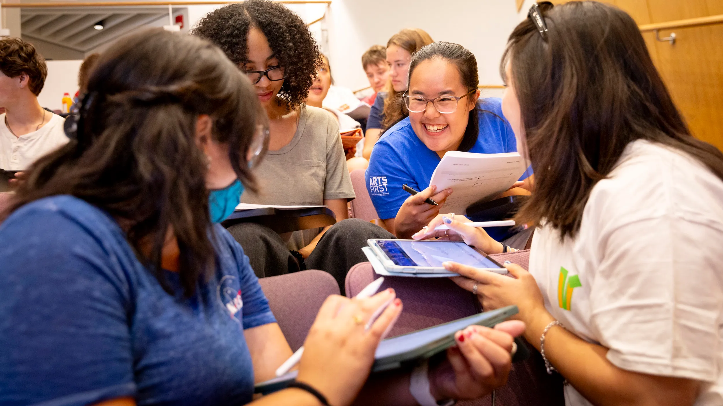 Students working together during “Introductory Electromagnetism Physics” Niles Singer/Harvard Staff Photographer