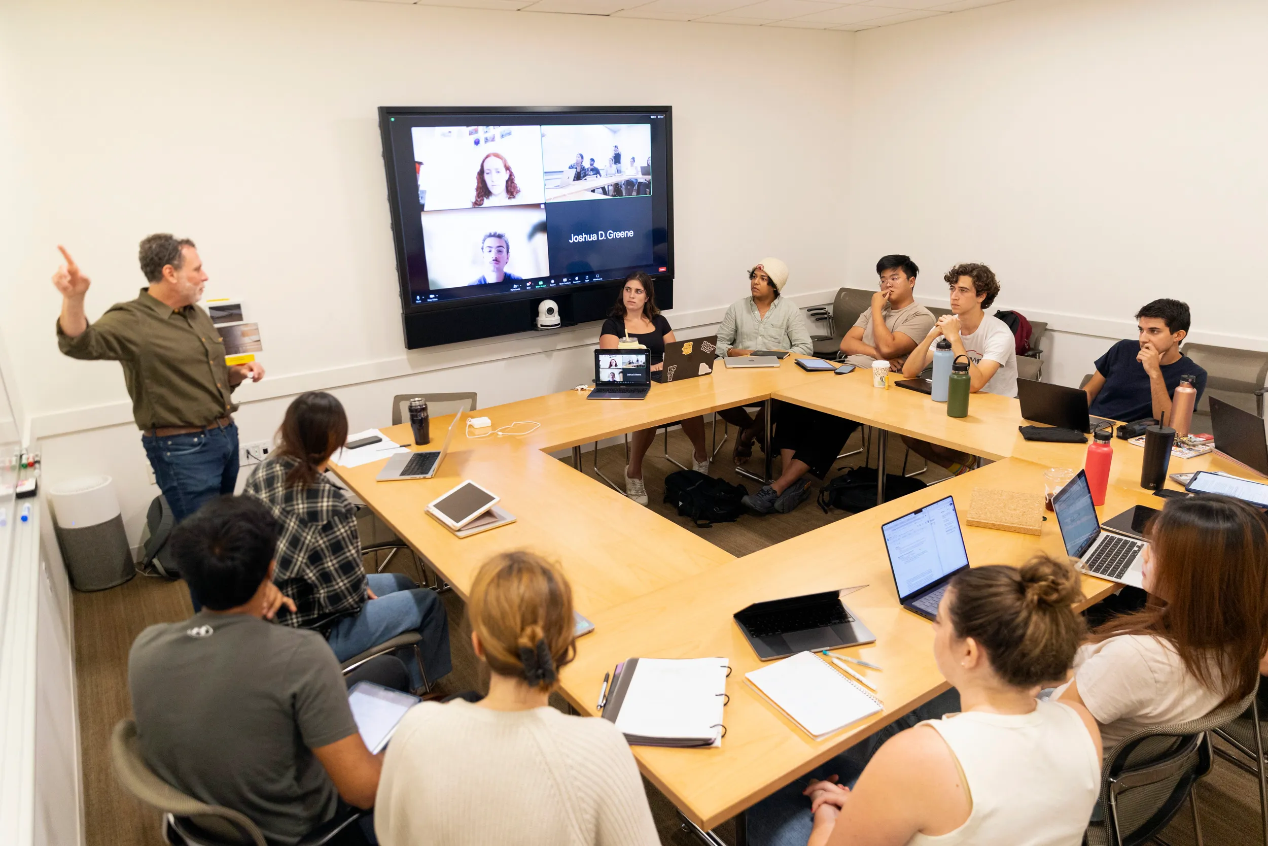 Joshua Greene, professor in the Department of Psychology, teaches “Free Will, Responsibility, and Law” in William James Hall. Niles Singer/Harvard Staff Photographer